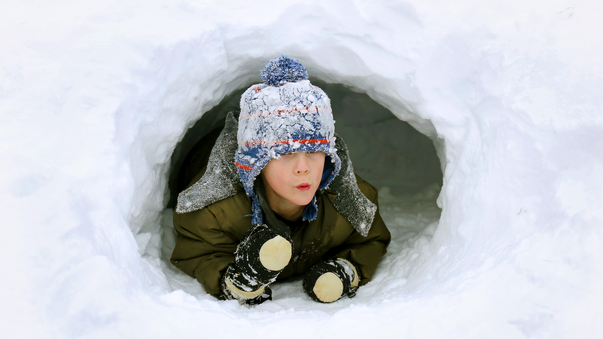 enfant dans un igloo dans le Vercors